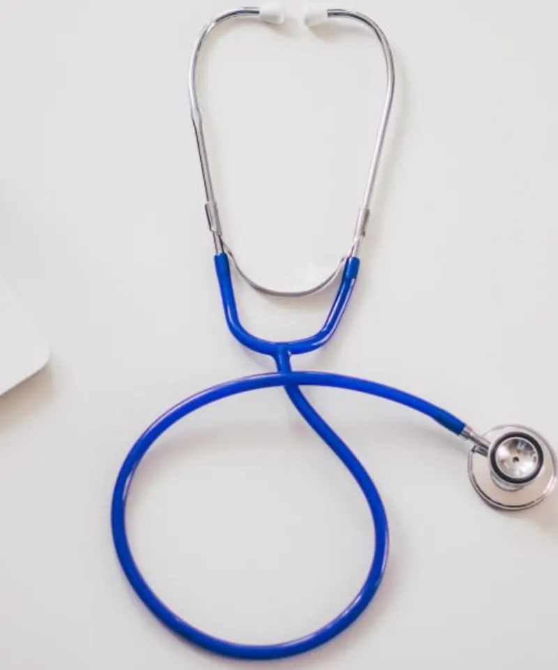 Un fonendoscopio blu