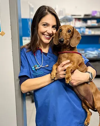 Maria Pina Mura con un cane